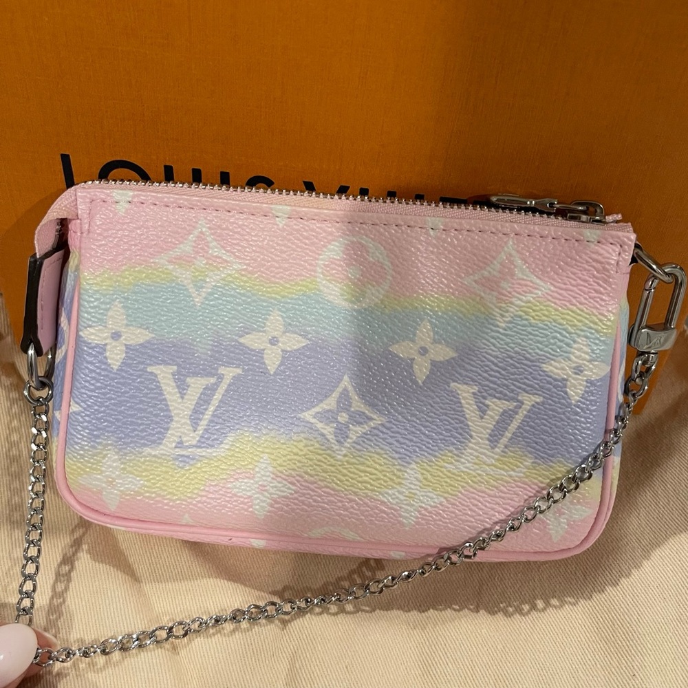 Luis Vuitton Escale Mini Pochette